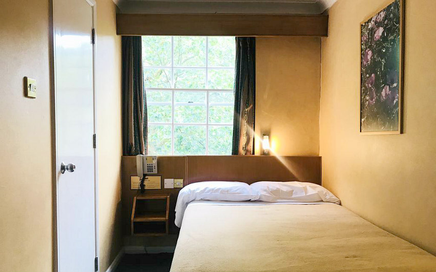 Single room at Beverley House Hotel